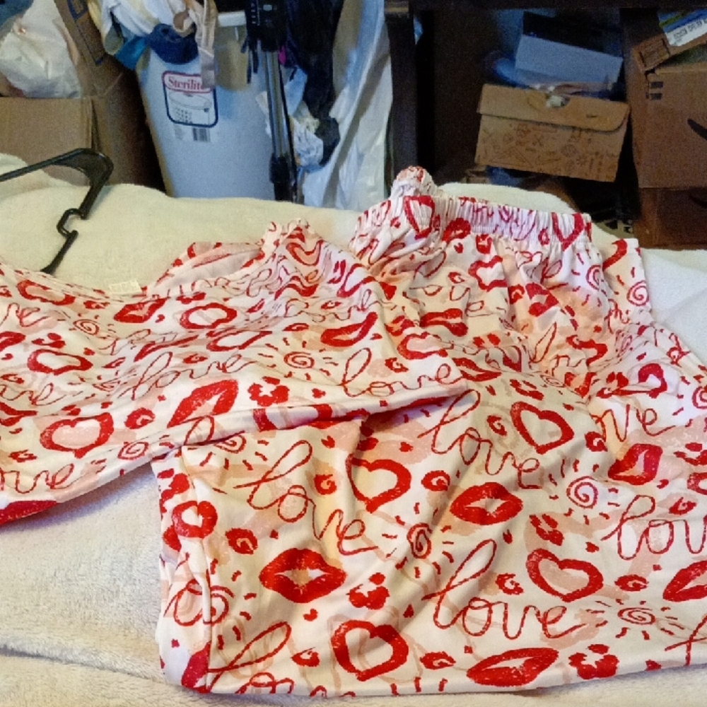 Women Red and White Love Print Top  Pajama Pants Set Size 4XL